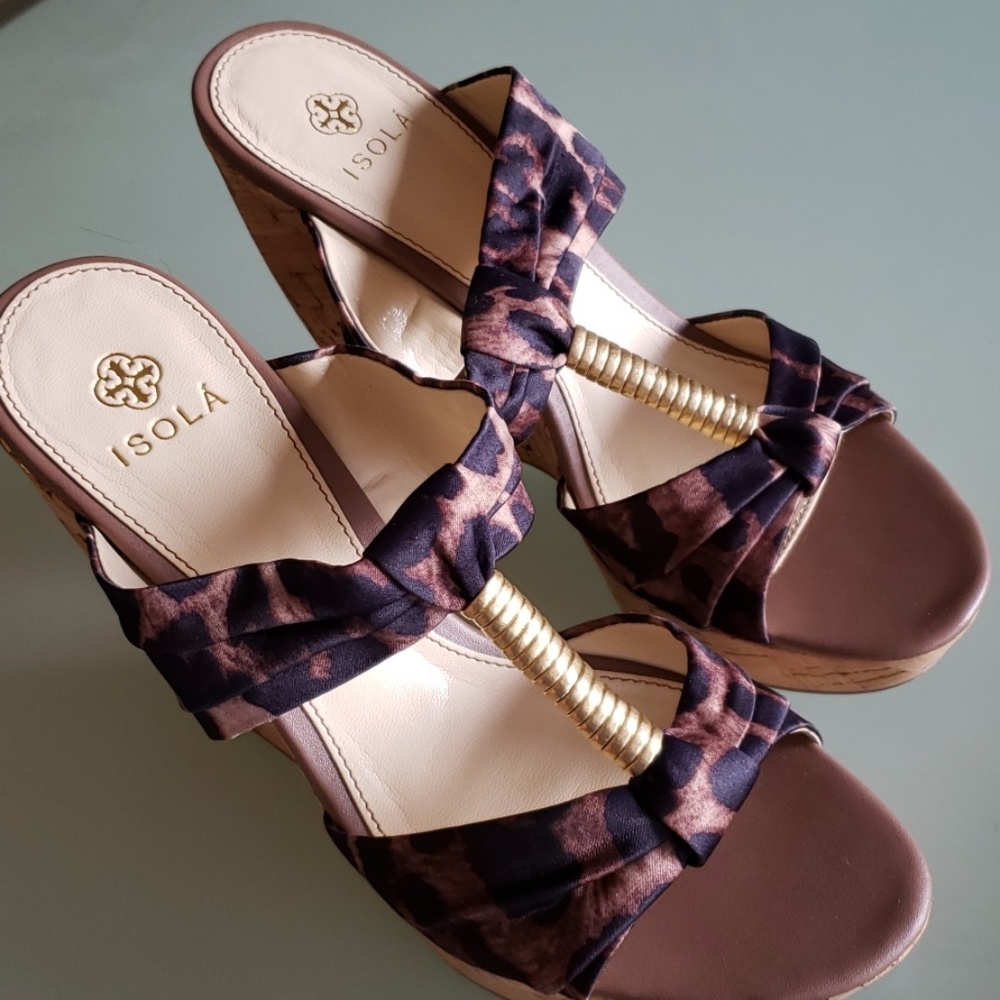 Excellent Condition Isola Oma Beige Leopard Sz 7.5